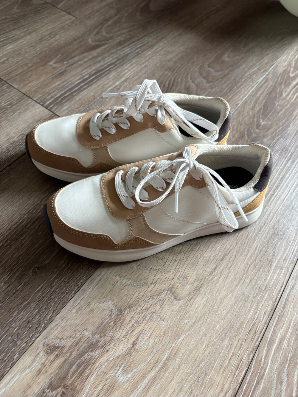 Serra Women's Athletic Sneakers in White and Tan